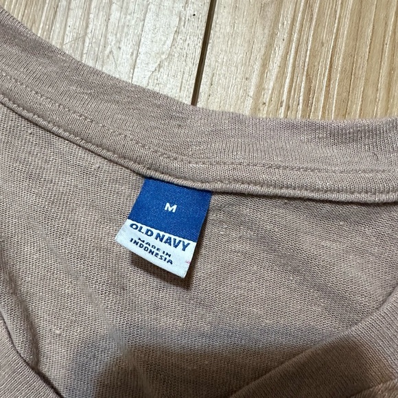 Old Navy Gray Asymmetrical Relaxed T-Shirt - Picture 2 of 4